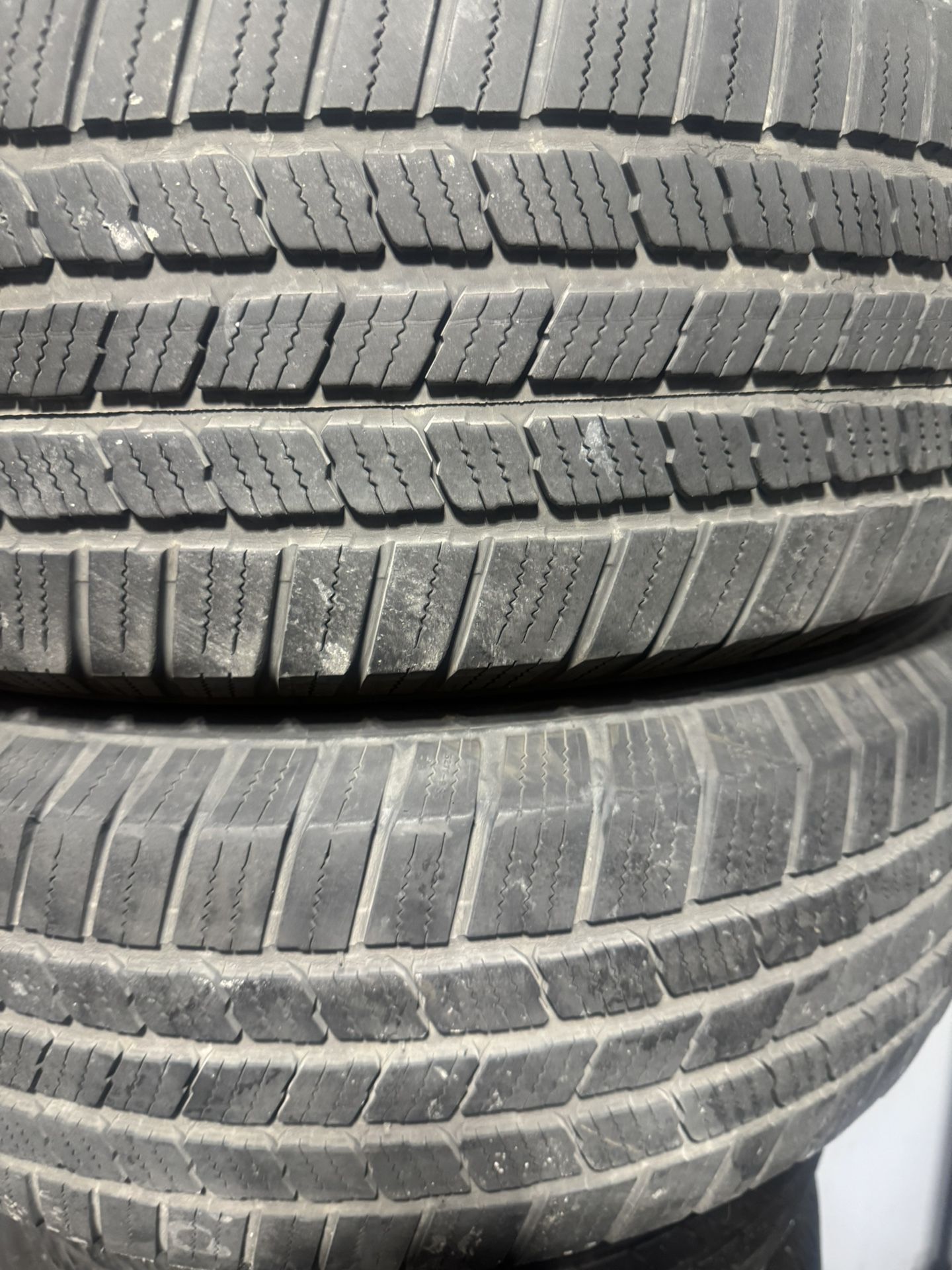 235/65/18 Set Of Four Michelin Tires Asking $180