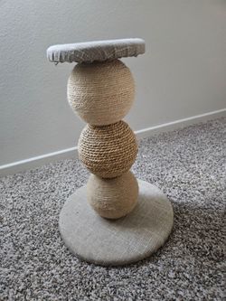 BEIGE AND GRAY CAT SCRATCHER