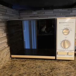 Sanyo Microwave Oven 