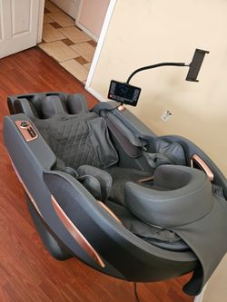 NEW DELUXE MASSAGE FULL BODY COMPLETE MASSAGE CHAIR,VERY CONFORTABLE,AIR BAGS MASSAGE, NEW TECHNOLOGY,BLUETOOTH,VERY CLEAN,YOU CAN TEST IT BEFORE PURC