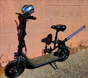 Electric scooter with Bluetooth Speakers