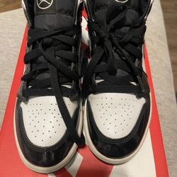 Kids Nike Jordan 1s Black & White