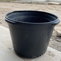 POT / POTS  For Plants 27.50 Gallons