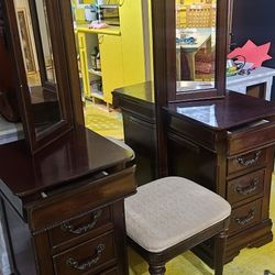 Vintage Davids INT'L furniture set dressers/mirrors and chair 