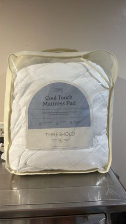 Threshold Cool Touch Mattress Pad  size queen