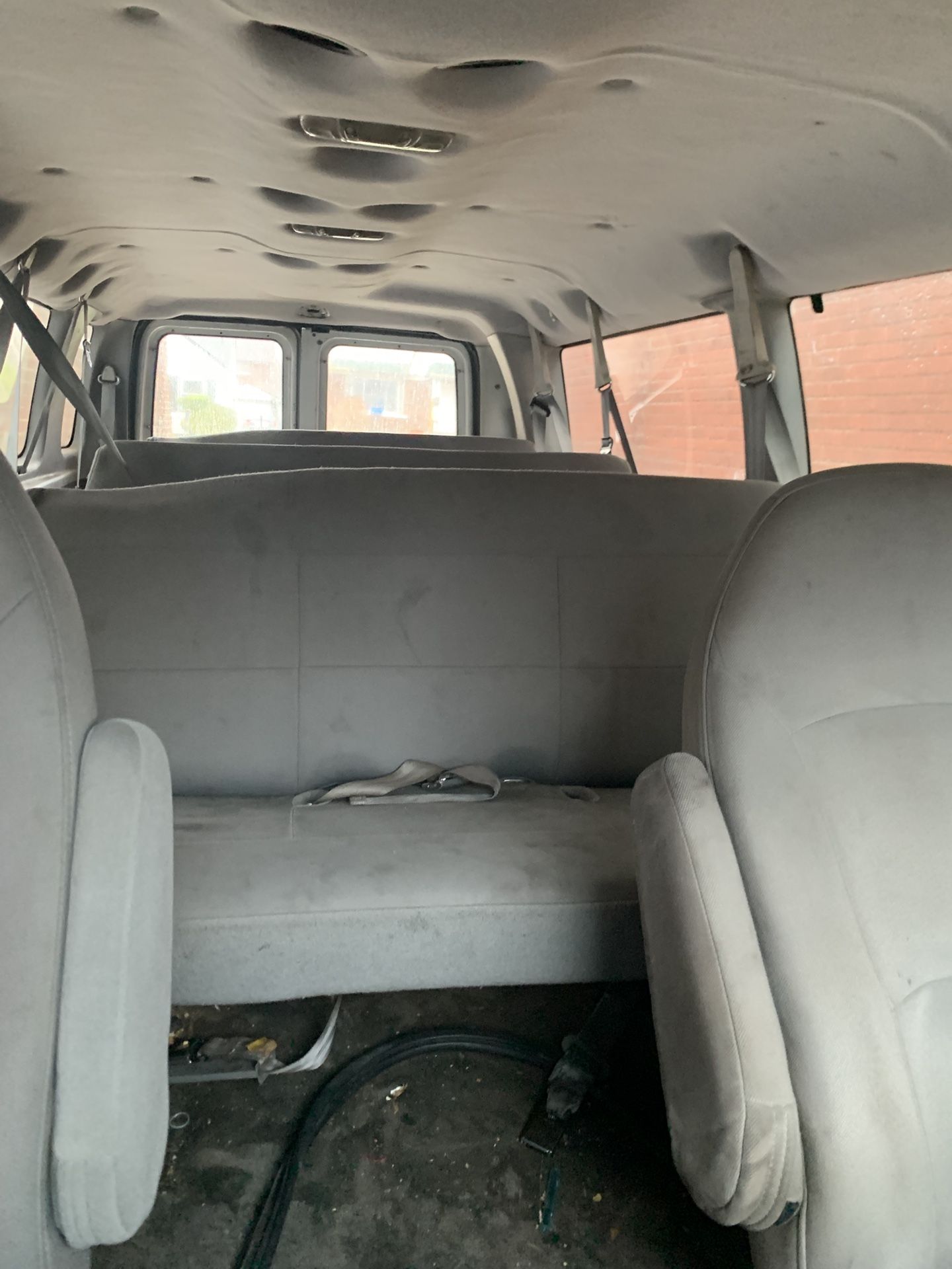 2005 Ford E-350