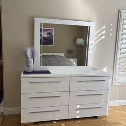 White Lacquer Mirrored Wardrobe Set