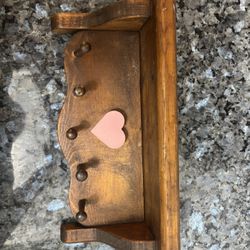 Heart Shelf with 5 Pegs 
