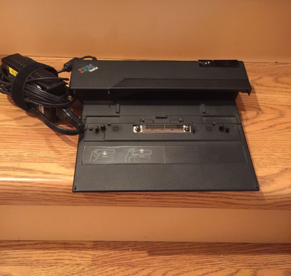 IBM ThinkPad 74P6733 Docking Station #355