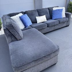 gorgeous modern sectional couch!!