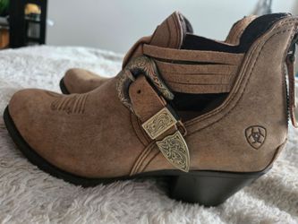 Ariat Dulce Western ankle boots