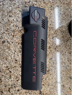 Corvette fuel rail cover