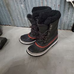 Sorel Snow Boots With Sherpa And Wool Liner
