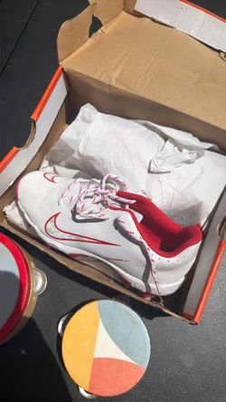Kids baseball shoes