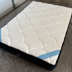 Full Size Mattress - DreamCloud 