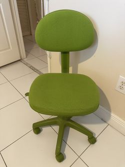 Green computer chair 