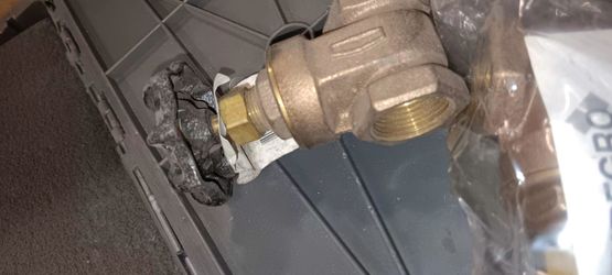 Brass gate valve