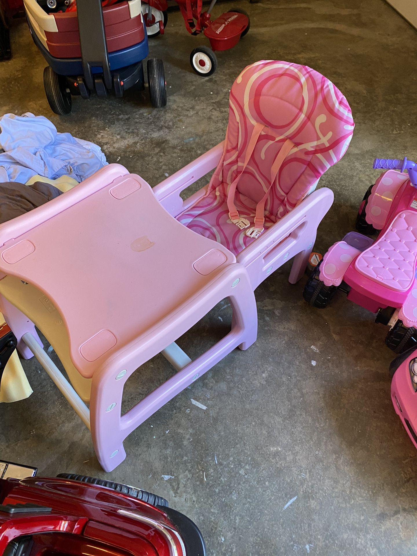 Girls desk and chair