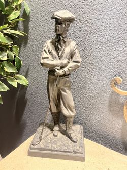 Golfer statue