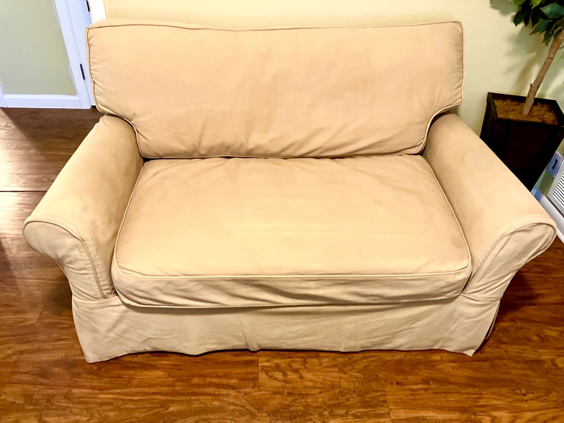 Loveseat Couch W/pullout Sleeper Sofa