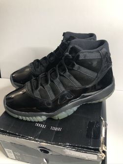 Nike air Jordan 11 cap and gown size 10