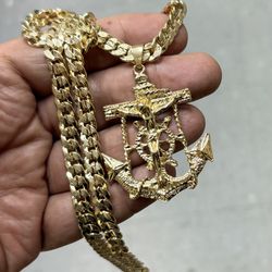 Beautiful Anchor And Cuban Links Necklace✨✨✨