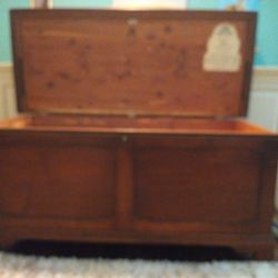 Cedar Hope Chest (Lane Alta Vista VA)