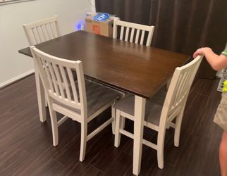Dining Table + 4 chairs