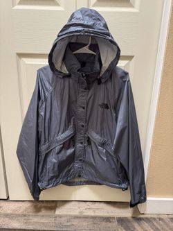 Women’s North Face Hooded Lightweight Dryvent Windbreaker Size Medium 