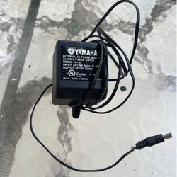 Teclado Yamaha PSR-275 de 61 teclado totalmente funcional. Teclas sensibles al tacto, sonidos y ritm