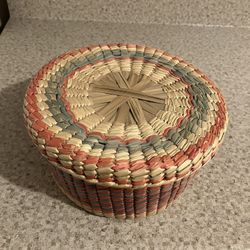 Weaved Basket w/Lid