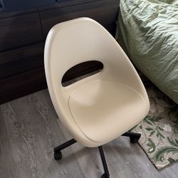 Saucer Desk Chair