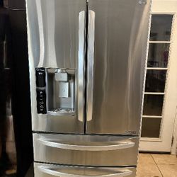 Refrigerator LG Work Great