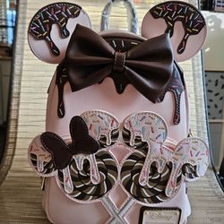 Disney Lounge Fly: Mickey And Minnie, Chocolate Fun. (backpack and coin purse)