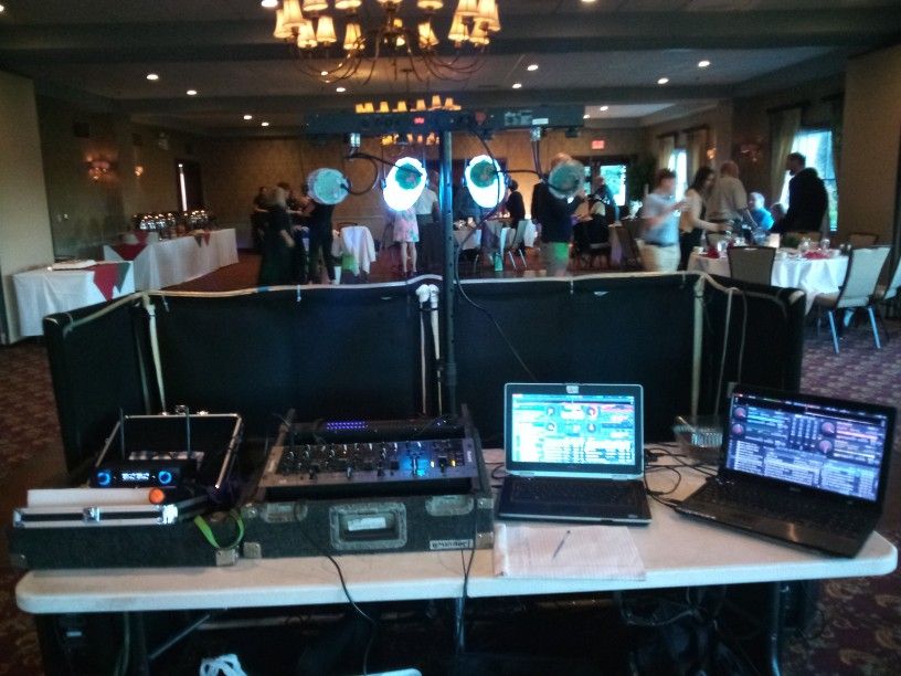 Dj KAroke System With Amp Speakers Microphones Amp Case And Pc