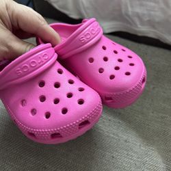 Toddler  Pink crocs girls size 7c