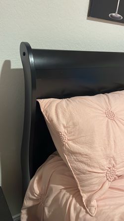Queen sleigh bed