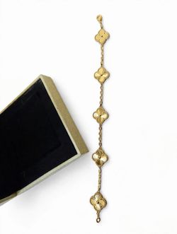 Gold Tone Four-Leaf Clover Chain Bracelet