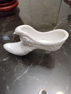 MILK GLASS DECOR