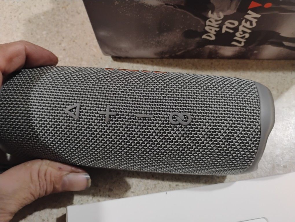 JBL Flip 6 Wireless Bluetooth Speaker (Grey)