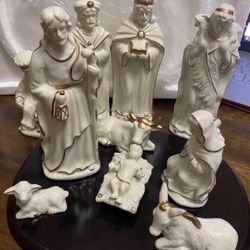 Vtg Porcelain Nativity Set. 