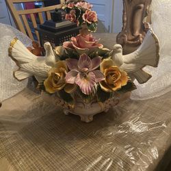 Capodimonte Dove Floral Center Piece 