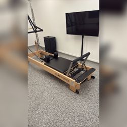 Elina Pilates Elite Wood Reformer with Tower – Brand New, Never Used – Thousand Oaks, CA
