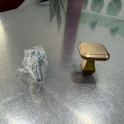 Cabinet or Dresser Pulls