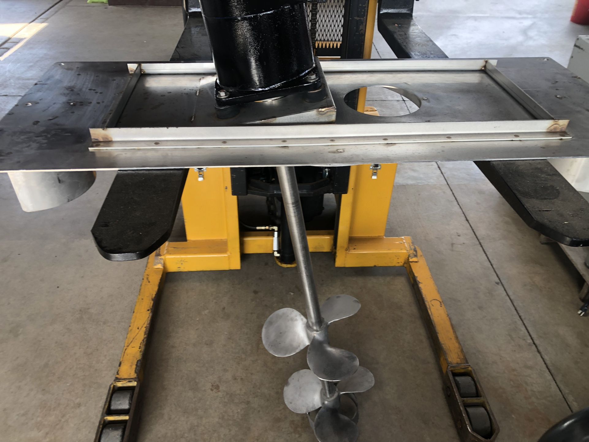 Eastern Pneumatic Mixer With Top Bridge$2000