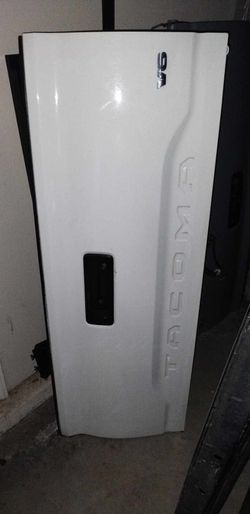 Toyota Tacoma Tailgate