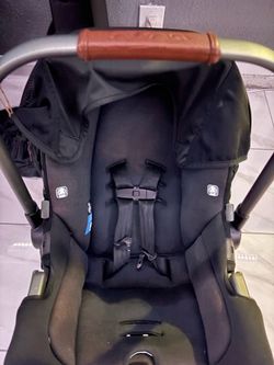 Nuna carseat +base