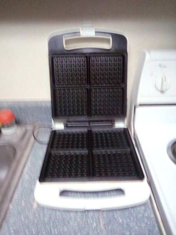 big waffle master pickup between 2:00-10:45 rainbow/Charleston cash only read description