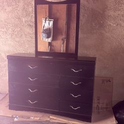 Dresser With Mirror 