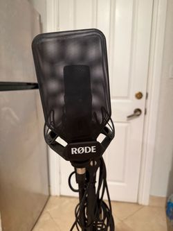 Rode Condenser Microphone with Shock Mount and Pop Filter